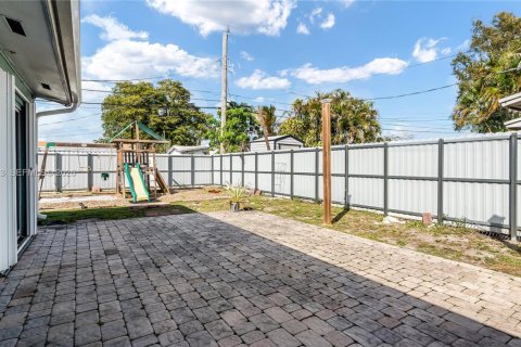 Купить виллу или дом в Холливуд, Флорида 2 спальни, 81.94м2, № 2044881 - фото 19