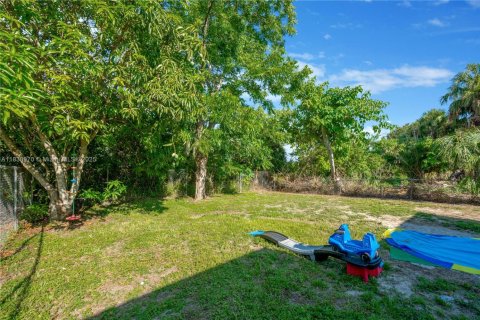 Propiedad comercial en venta en Lake Wales, Florida № 1807708 - foto 12