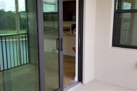 Снять в аренду кондоминиум в Брейдентон, Флорида 3 комнаты, 106.09м2, № 1828613 - фото 16