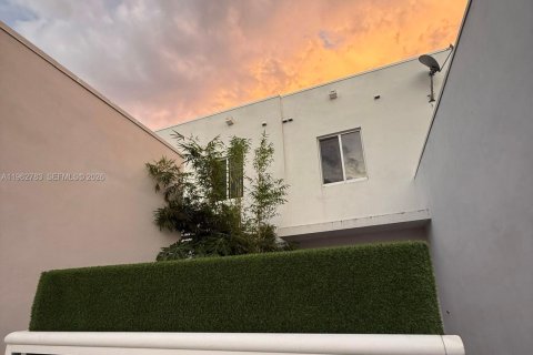 Touwnhouse à vendre à Doral, Floride: 4 chambres, 168.34 m2 № 2024128 - photo 16