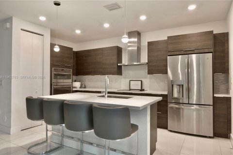 Touwnhouse à vendre à Doral, Floride: 4 chambres, 168.34 m2 № 2024128 - photo 6