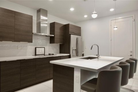 Touwnhouse à vendre à Doral, Floride: 4 chambres, 168.34 m2 № 2024128 - photo 5