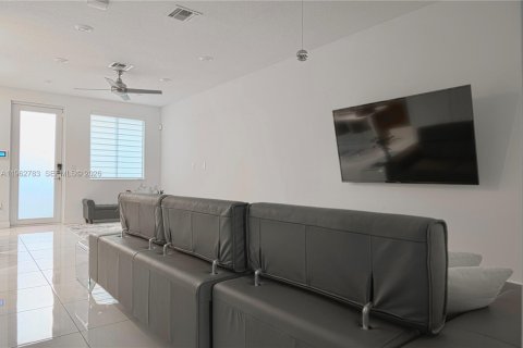 Touwnhouse à vendre à Doral, Floride: 4 chambres, 168.34 m2 № 2024128 - photo 4