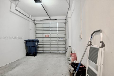 Touwnhouse à vendre à Doral, Floride: 4 chambres, 168.34 m2 № 2024128 - photo 15