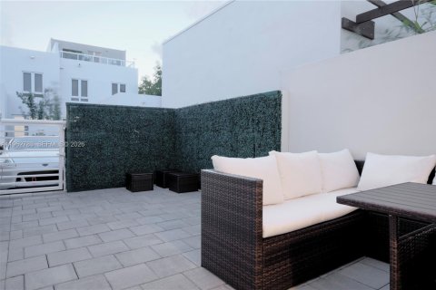 Touwnhouse à vendre à Doral, Floride: 4 chambres, 168.34 m2 № 2024128 - photo 11