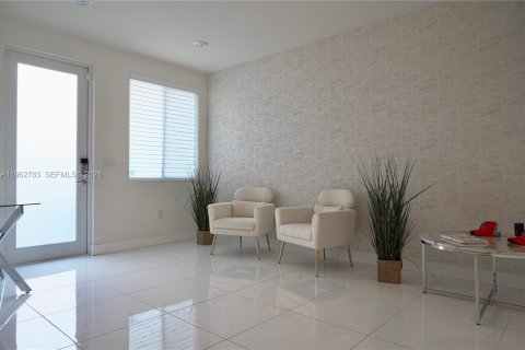 Touwnhouse à vendre à Doral, Floride: 4 chambres, 168.34 m2 № 2024128 - photo 3