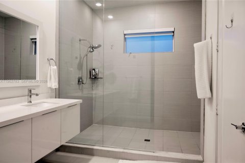 Touwnhouse à vendre à Doral, Floride: 4 chambres, 168.34 m2 № 2024128 - photo 9