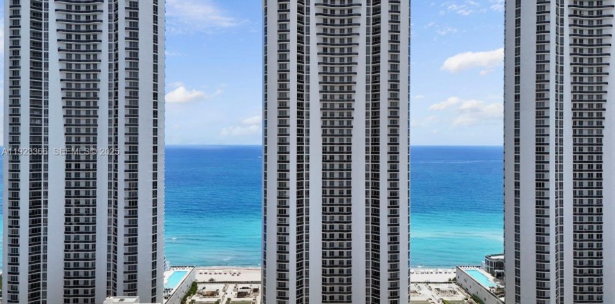 Condo à Sunny Isles Beach, Floride, 2 chambres № 2034932