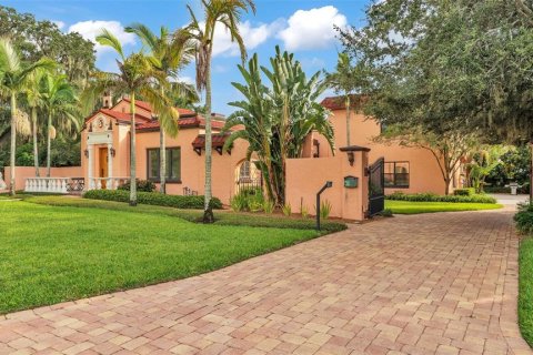House in Winter Haven, Florida 4 bedrooms, 535.3 sq.m. № 1914450 - photo 4