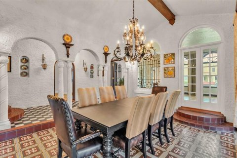 House in Winter Haven, Florida 4 bedrooms, 535.3 sq.m. № 1914450 - photo 27