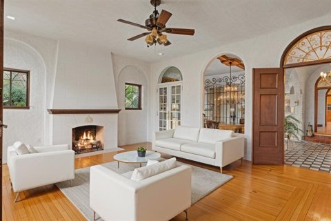 House in Winter Haven, Florida 4 bedrooms, 535.3 sq.m. № 1914450 - photo 6