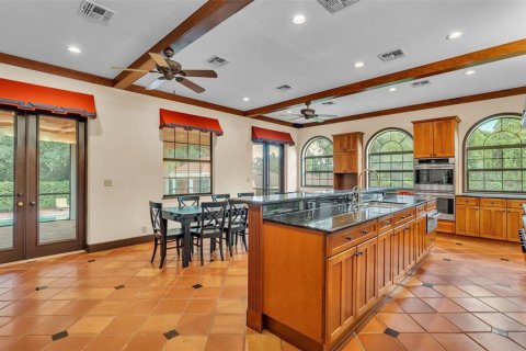 House in Winter Haven, Florida 4 bedrooms, 535.3 sq.m. № 1914450 - photo 12