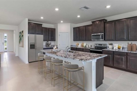 House in Zephyrhills, Florida 4 bedrooms, 235.69 sq.m. № 2200538 - photo 5