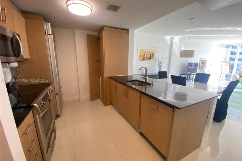 Copropriété à louer à Bal Harbour, Floride: 1 chambre, 83.24 m2 № 1696130 - photo 2
