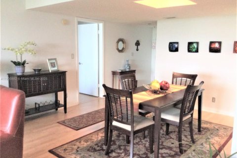 Снять в аренду кондоминиум в Уэстон, Флорида 2 спальни, 118.26м2, № 1952112 - фото 8