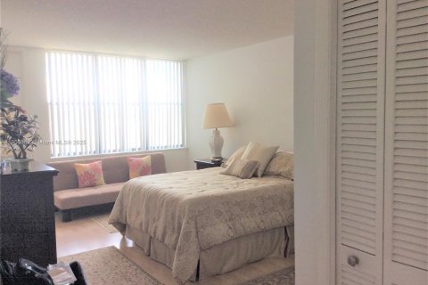 Снять в аренду кондоминиум в Уэстон, Флорида 2 спальни, 118.26м2, № 1952112 - фото 11