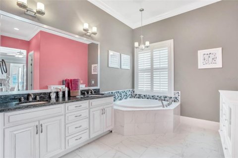 House in Four Corners, Florida 5 bedrooms, 437.38 sq.m. № 2113907 - photo 7