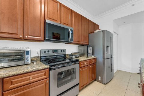 Condo in Aventura, Florida, 2 bedrooms  № 2019428 - photo 4