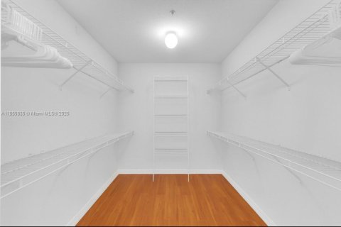 Condo in Aventura, Florida, 2 bedrooms  № 2019428 - photo 19