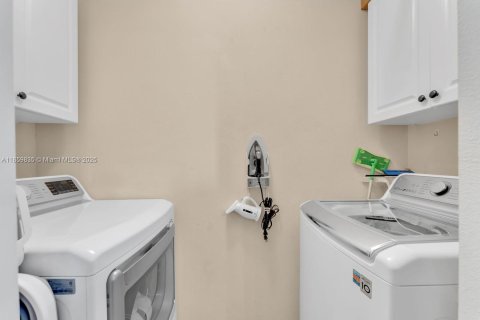 Condo in Aventura, Florida, 2 bedrooms  № 2019428 - photo 18