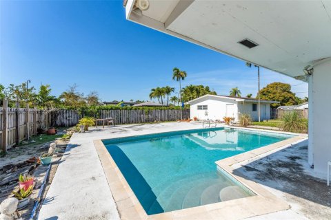 Casa en venta en Miami, Florida, 4 dormitorios, 183.76 m2 № 1864937 - foto 18