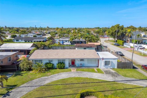Casa en venta en Miami, Florida, 4 dormitorios, 183.76 m2 № 1864937 - foto 22