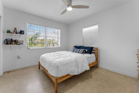 Casa en venta en Miami, Florida, 4 dormitorios, 183.76 m2 № 1864937 - foto 12