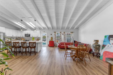 Casa en venta en Miami, Florida, 4 dormitorios, 183.76 m2 № 1864937 - foto 4