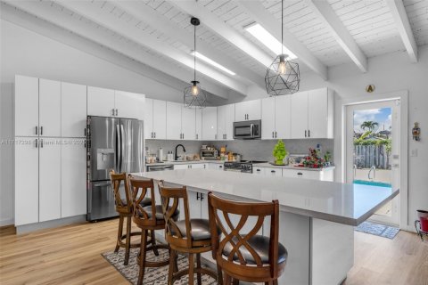 Casa en venta en Miami, Florida, 4 dormitorios, 183.76 m2 № 1864937 - foto 6