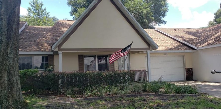 Townhouse in Ocala, Florida 2 bedrooms, 116.03 sq.m. № 2148956