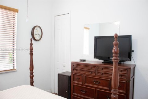 House in Cutler Bay, Florida 4 bedrooms, 252.97 sq.m. № 2281234 - photo 27