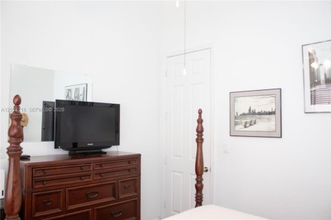 House in Cutler Bay, Florida 4 bedrooms, 252.97 sq.m. № 2281234 - photo 28