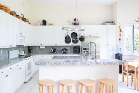 House in Cutler Bay, Florida 4 bedrooms, 252.97 sq.m. № 2281234
