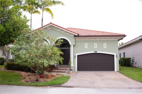 House in Cutler Bay, Florida 4 bedrooms, 252.97 sq.m. № 2281234 - photo 2