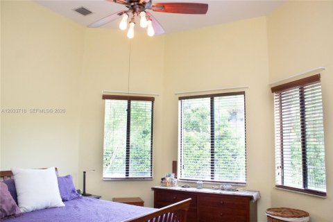 House in Cutler Bay, Florida 4 bedrooms, 252.97 sq.m. № 2281234 - photo 6