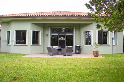 House in Cutler Bay, Florida 4 bedrooms, 252.97 sq.m. № 2281234 - photo 9