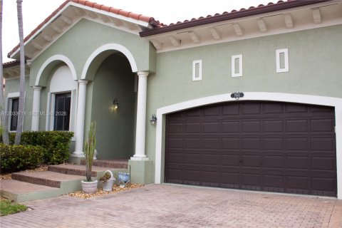 House in Cutler Bay, Florida 4 bedrooms, 252.97 sq.m. № 2281234 - photo 11