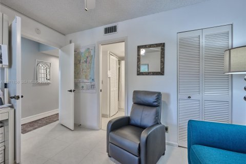 Condo in Boynton Beach, Florida, 2 bedrooms № 2033018 - photo 18