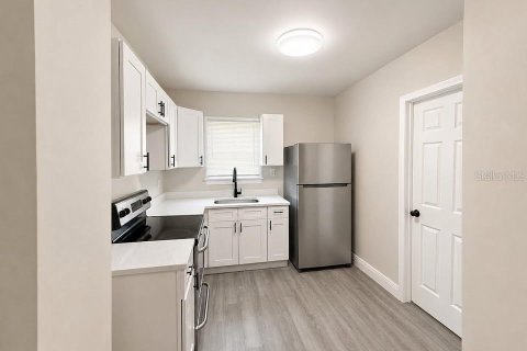 Villa ou maison à louer à Bradenton, Floride: 2 chambres, 114.46 m2 № 2415069 - photo 5