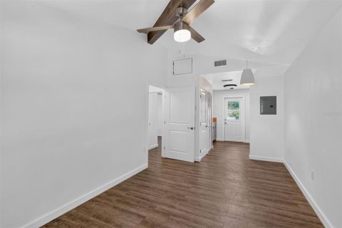 Casa en venta en Gainesville, Florida, 6 dormitorios, 175.96 m2 № 2291938 - foto 5
