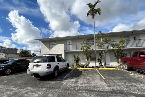 Condominio en venta en Sweetwater, Florida, 2 dormitorios, 76.18 m2 № 1976350 - foto 4