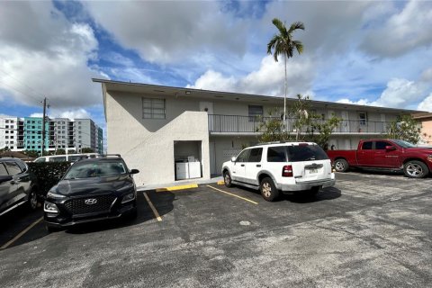 Condominio en venta en Sweetwater, Florida, 2 dormitorios, 76.18 m2 № 1976350 - foto 2