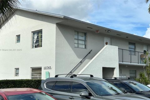 Condominio en venta en Sweetwater, Florida, 2 dormitorios, 76.18 m2 № 1976350 - foto 1