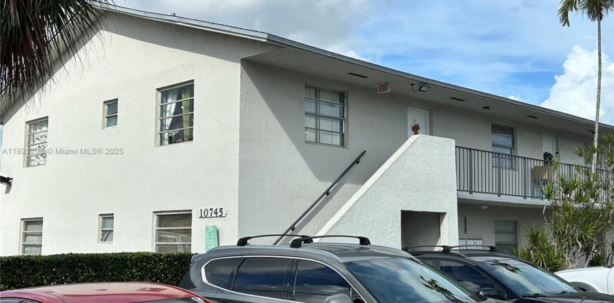 Condominio en Sweetwater, Florida, 2 dormitorios  № 1976350