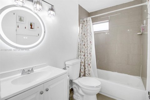 Condominio en venta en Sweetwater, Florida, 2 dormitorios, 76.18 m2 № 1976350 - foto 17