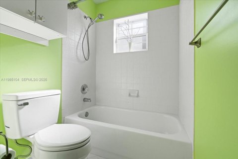 Casa en venta en Weston, Florida, 3 dormitorios, 163.97 m2 № 2051700 - foto 15