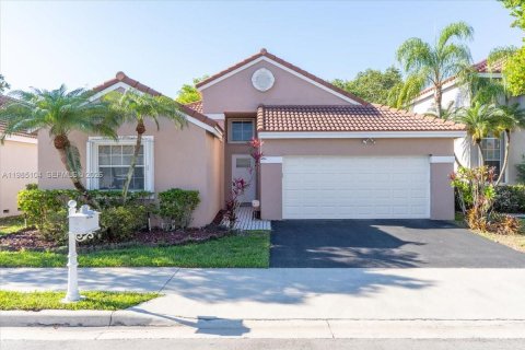Casa en Weston, Florida 3 dormitorios, 163.97 m2 № 2051700