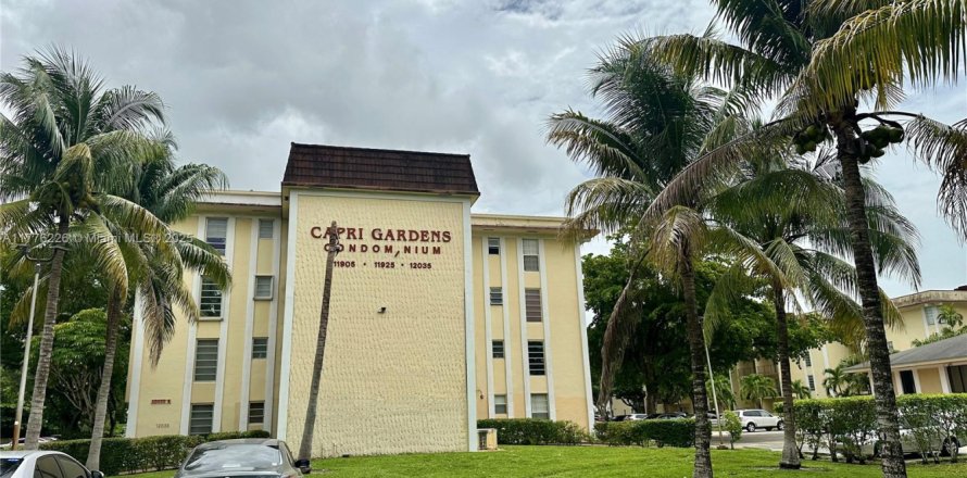 Condominio en North Miami, Florida, 2 dormitorios  № 1738888