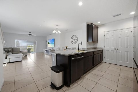 Villa ou maison à vendre à Kissimmee, Floride: 4 chambres, 208.84 m2 № 2216589 - photo 6