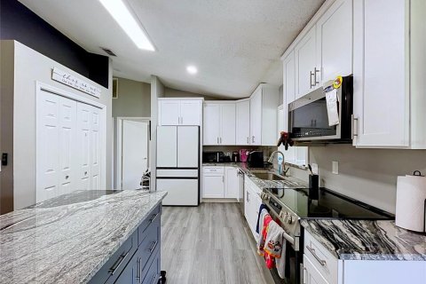 Casa en venta en Lakeland, Florida, 3 dormitorios, 166.3 m2 № 2199498 - foto 18
